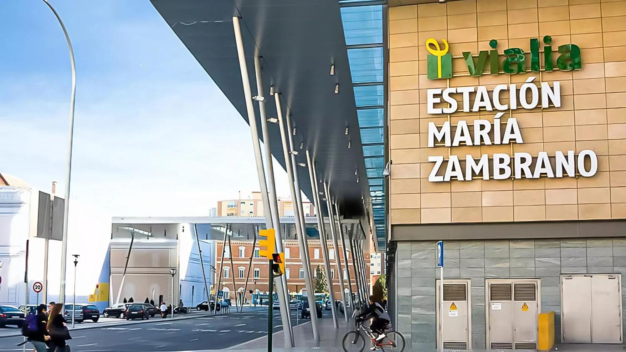 Estudio Maria Zambrano A Pasos De La Estacion Malaga Bagian luar foto